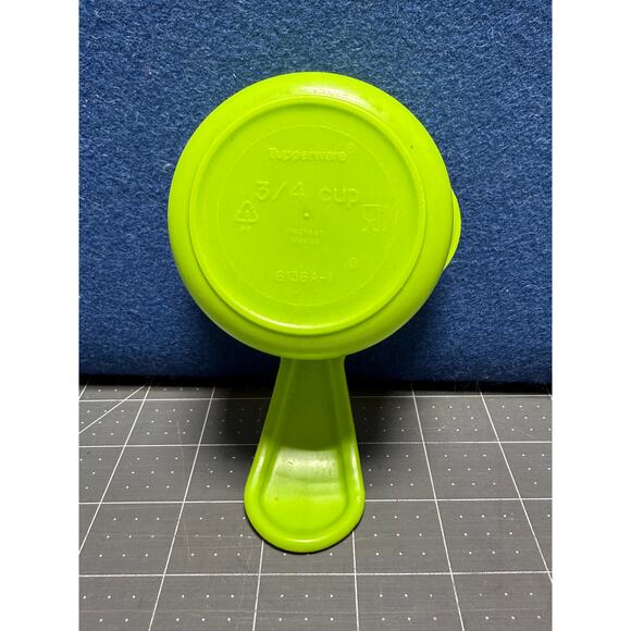 Nested Green Tupperware Measuring Cups with Curved Green Handle Set of 6 - Picture 7 of 10